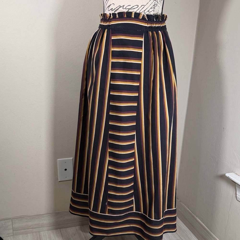 Cleobella Elegant Black and Gold Maxi Skirt - Picture 2 of 10